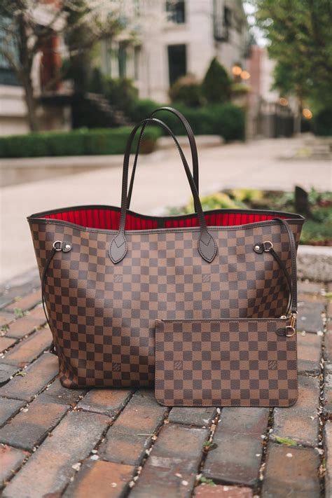 lv neverfull vs st louis.